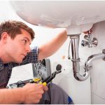 Cómo encontrar un buen fontanero, electricista o técnico de climatización?
