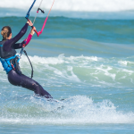 Beneficios de apuntarte a un curso de kitesurf en Tarifa